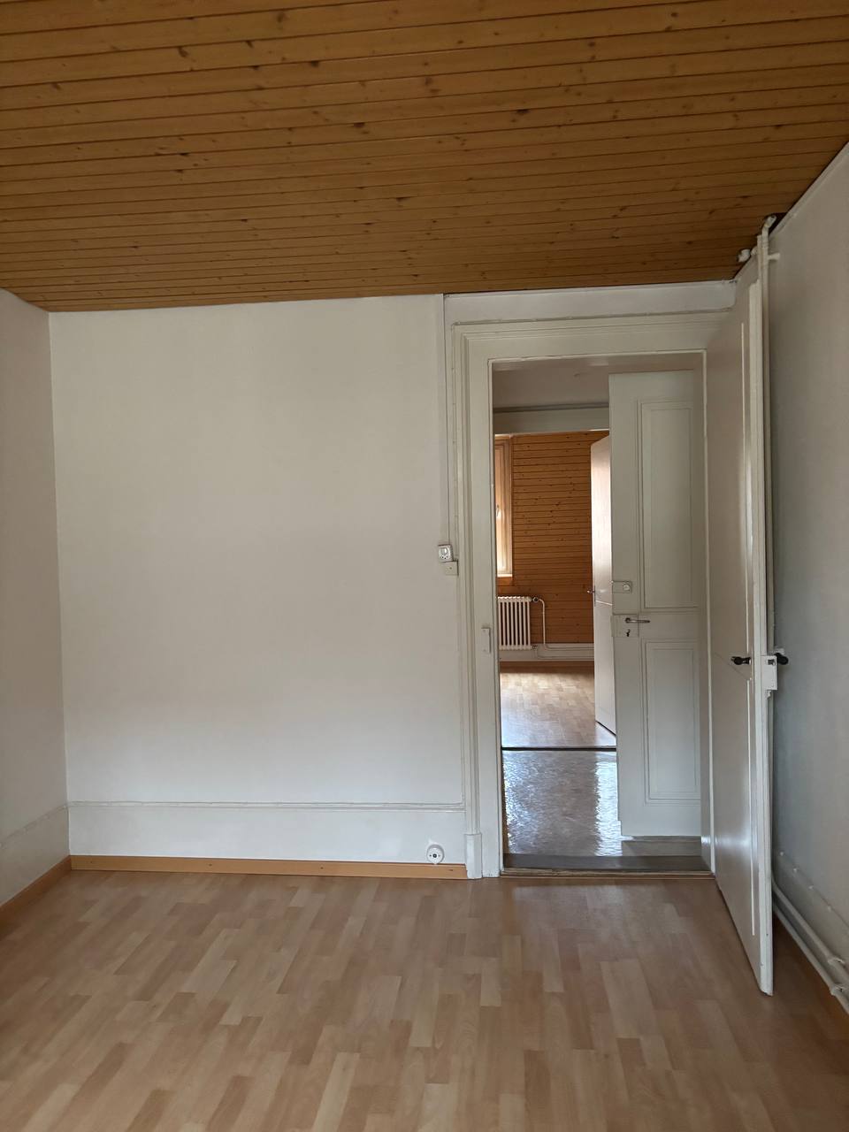 Room in Bern-Länggasse available

In my spacious apartment in Länggasse, one or two rooms are available. The apartment offers plenty of space and is well connected to the university and the center.

I am 28, work and study, and am currently living alone. I am looking for uncomplicated, clean, and re