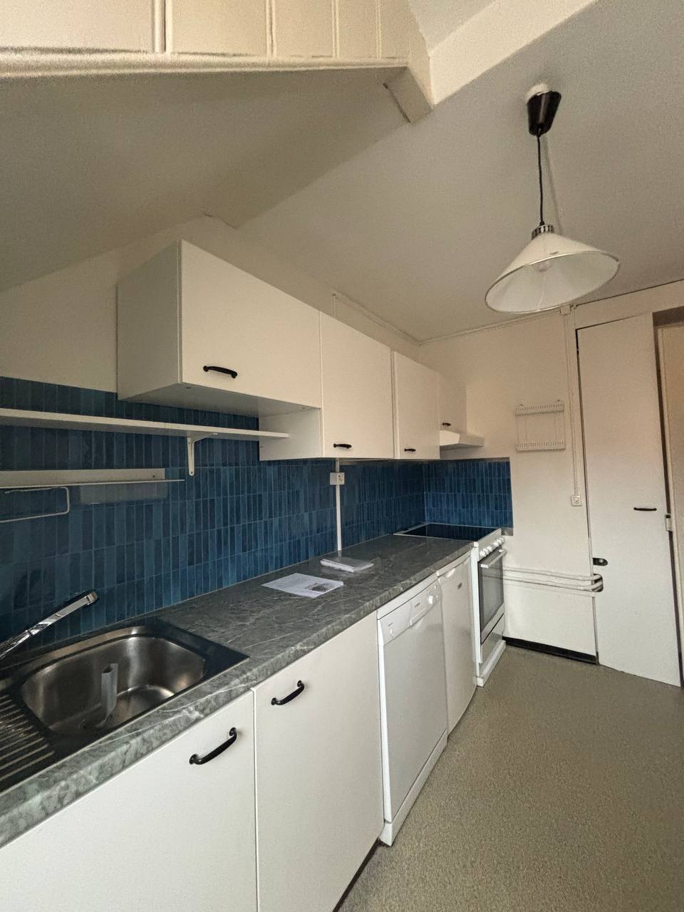Room in Bern-Länggasse available

In my spacious apartment in Länggasse, one or two rooms are available. The apartment offers plenty of space and is well connected to the university and the center.

I am 28, work and study, and am currently living alone. I am looking for uncomplicated, clean, and re