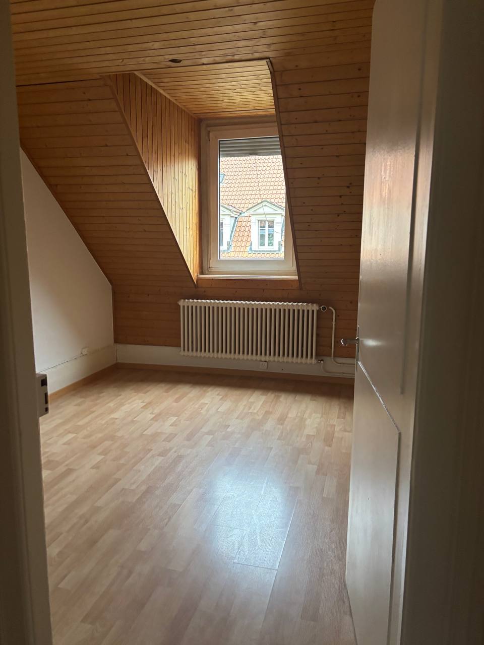 Room in Bern-Länggasse available

In my spacious apartment in Länggasse, one or two rooms are available. The apartment offers plenty of space and is well connected to the university and the center.

I am 28, work and study, and am currently living alone. I am looking for uncomplicated, clean, and re