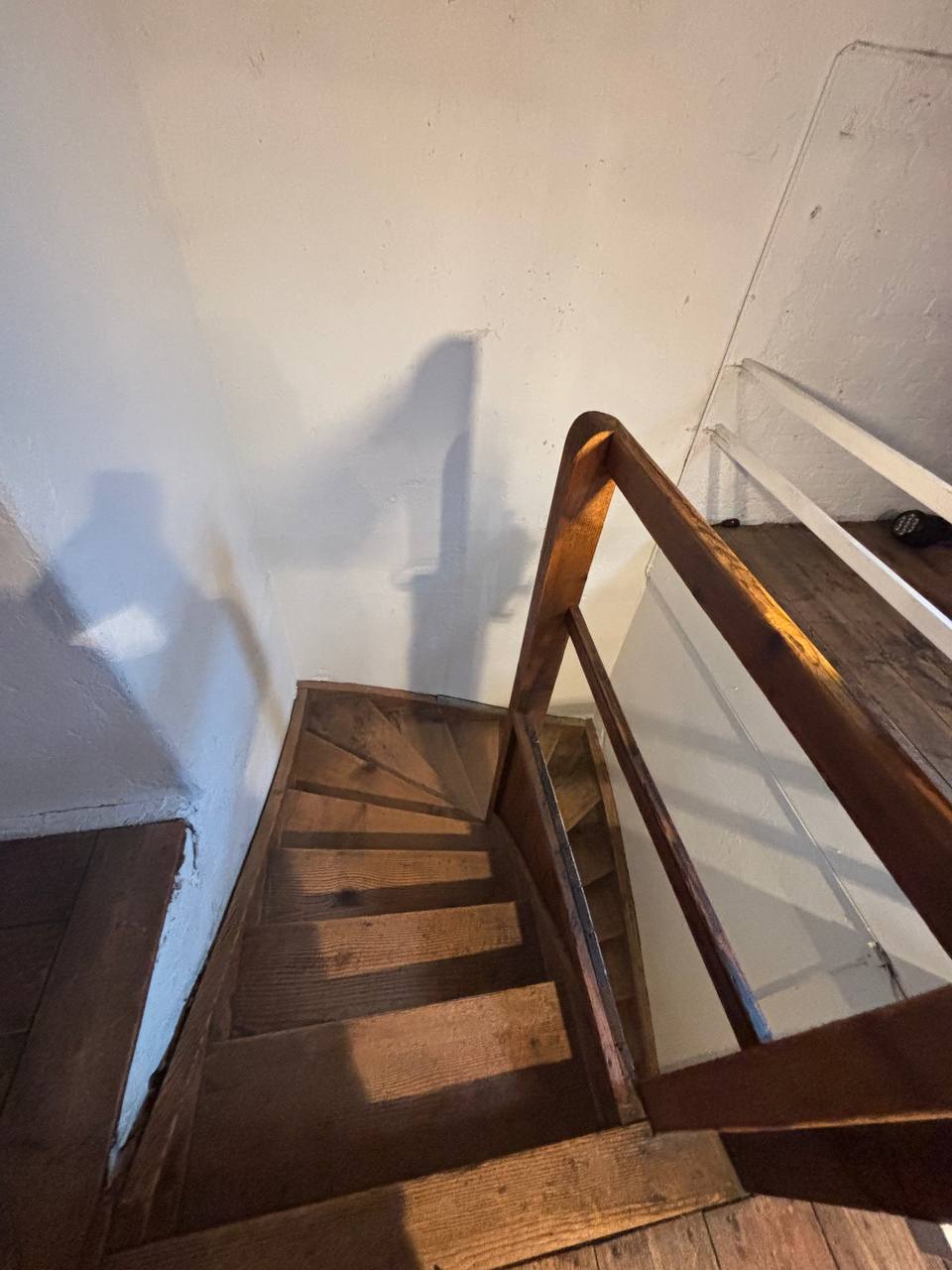 Room in Bern-Länggasse available

In my spacious apartment in Länggasse, one or two rooms are available. The apartment offers plenty of space and is well connected to the university and the center.

I am 28, work and study, and am currently living alone. I am looking for uncomplicated, clean, and re