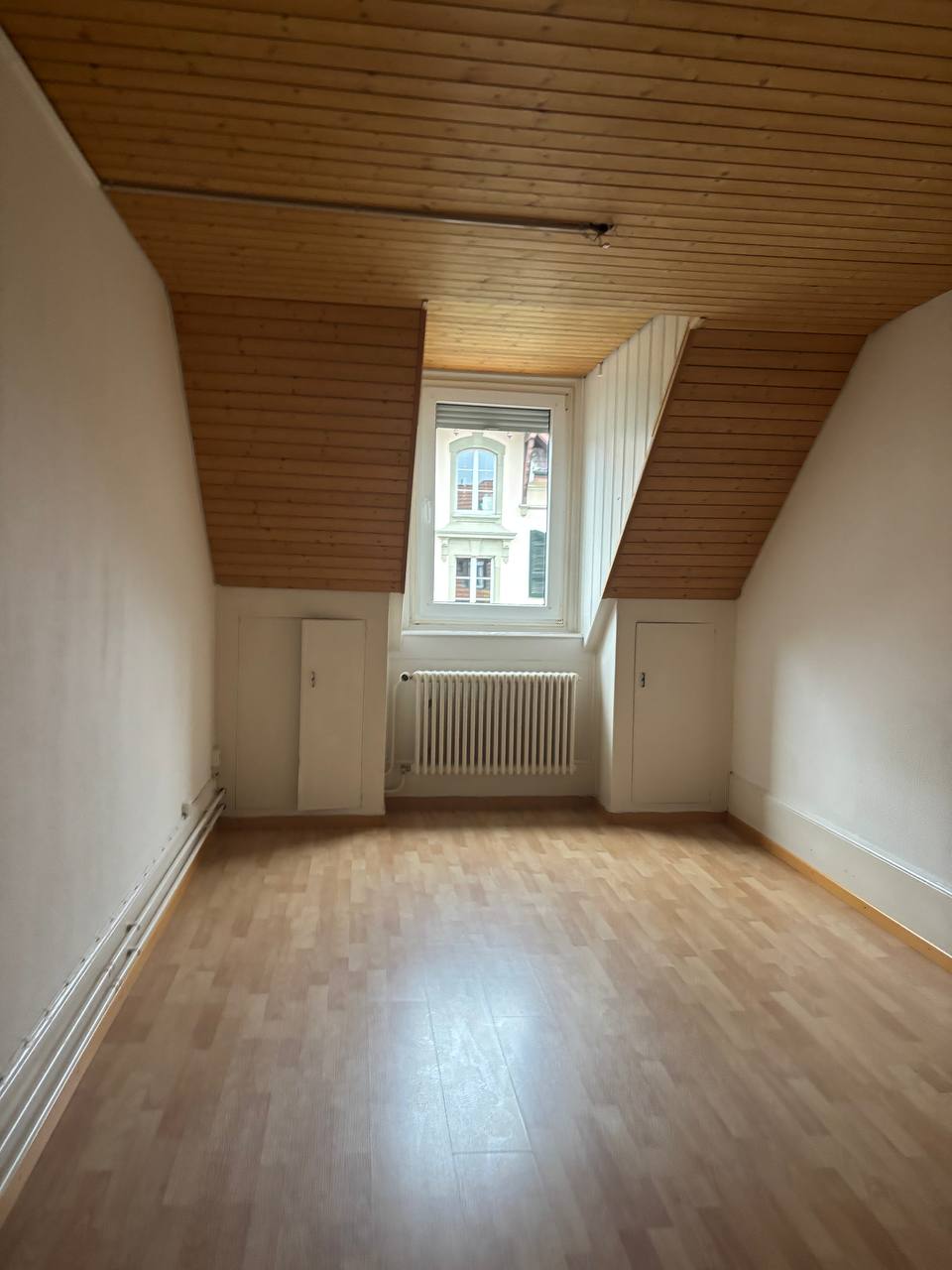Room in Bern-Länggasse available

In my spacious apartment in Länggasse, one or two rooms are available. The apartment offers plenty of space and is well connected to the university and the center.

I am 28, work and study, and am currently living alone. I am looking for uncomplicated, clean, and re