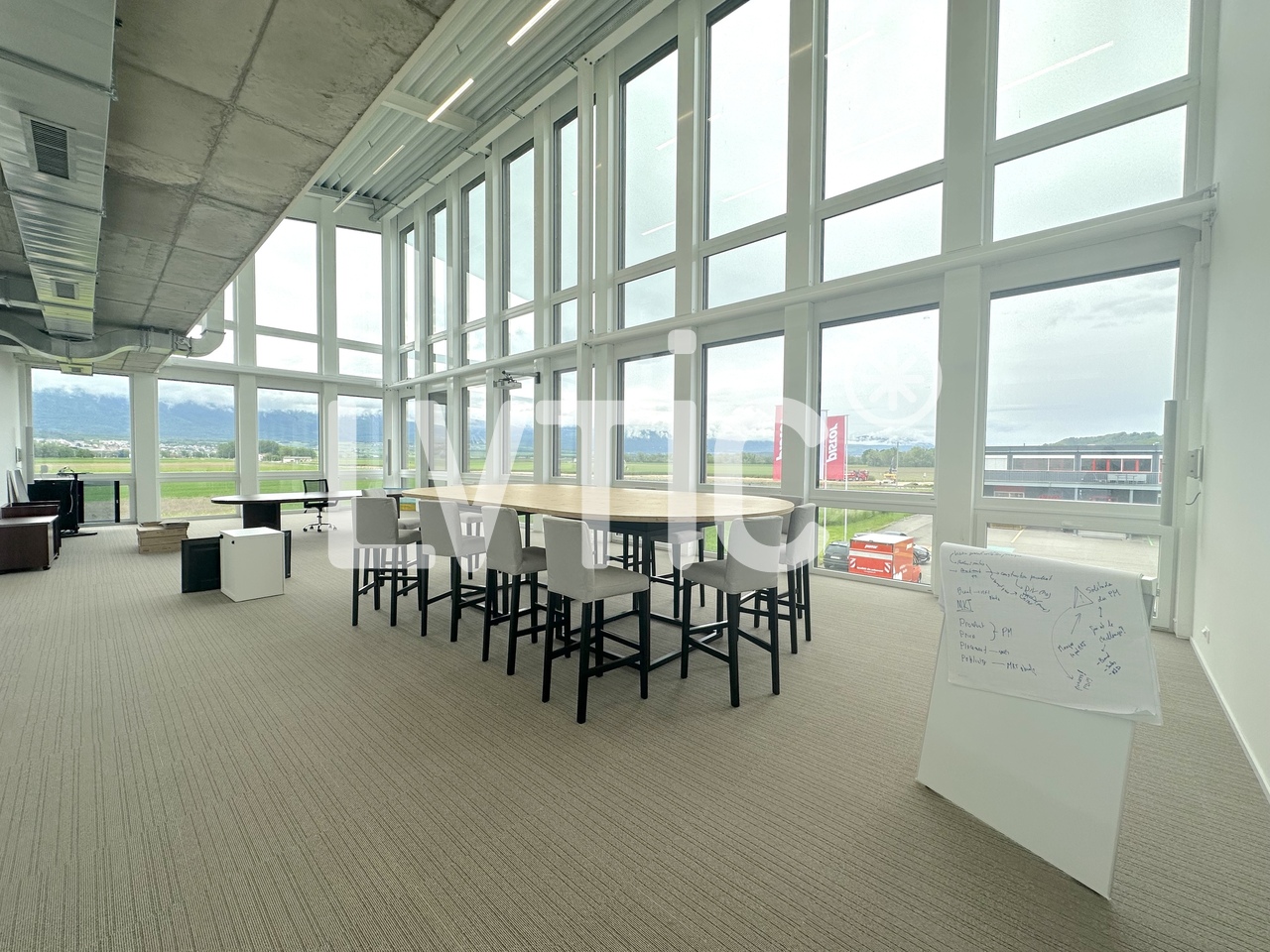 800m² office