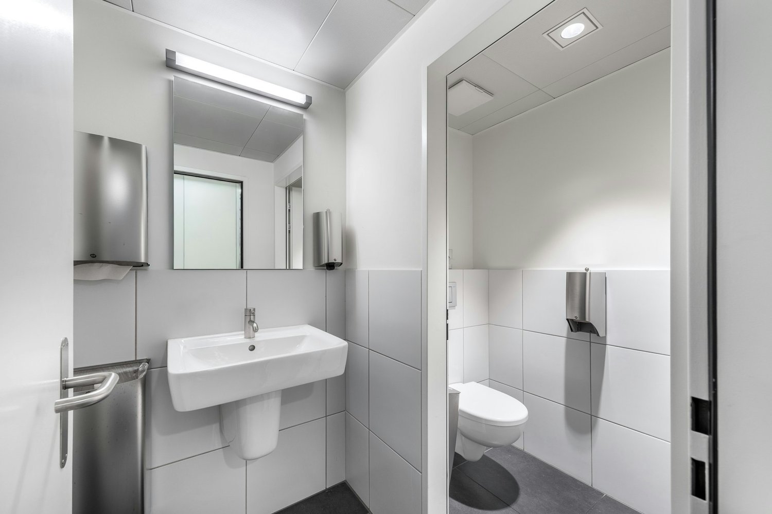 596m² commercial