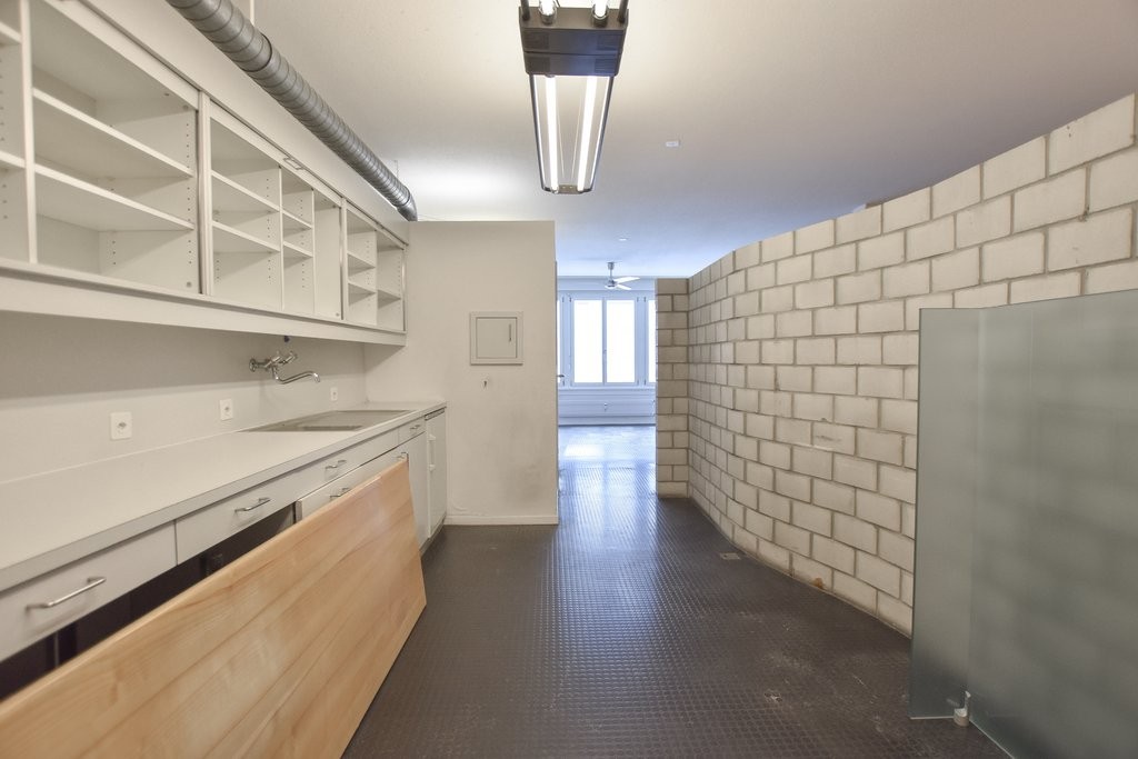 133m² commercial