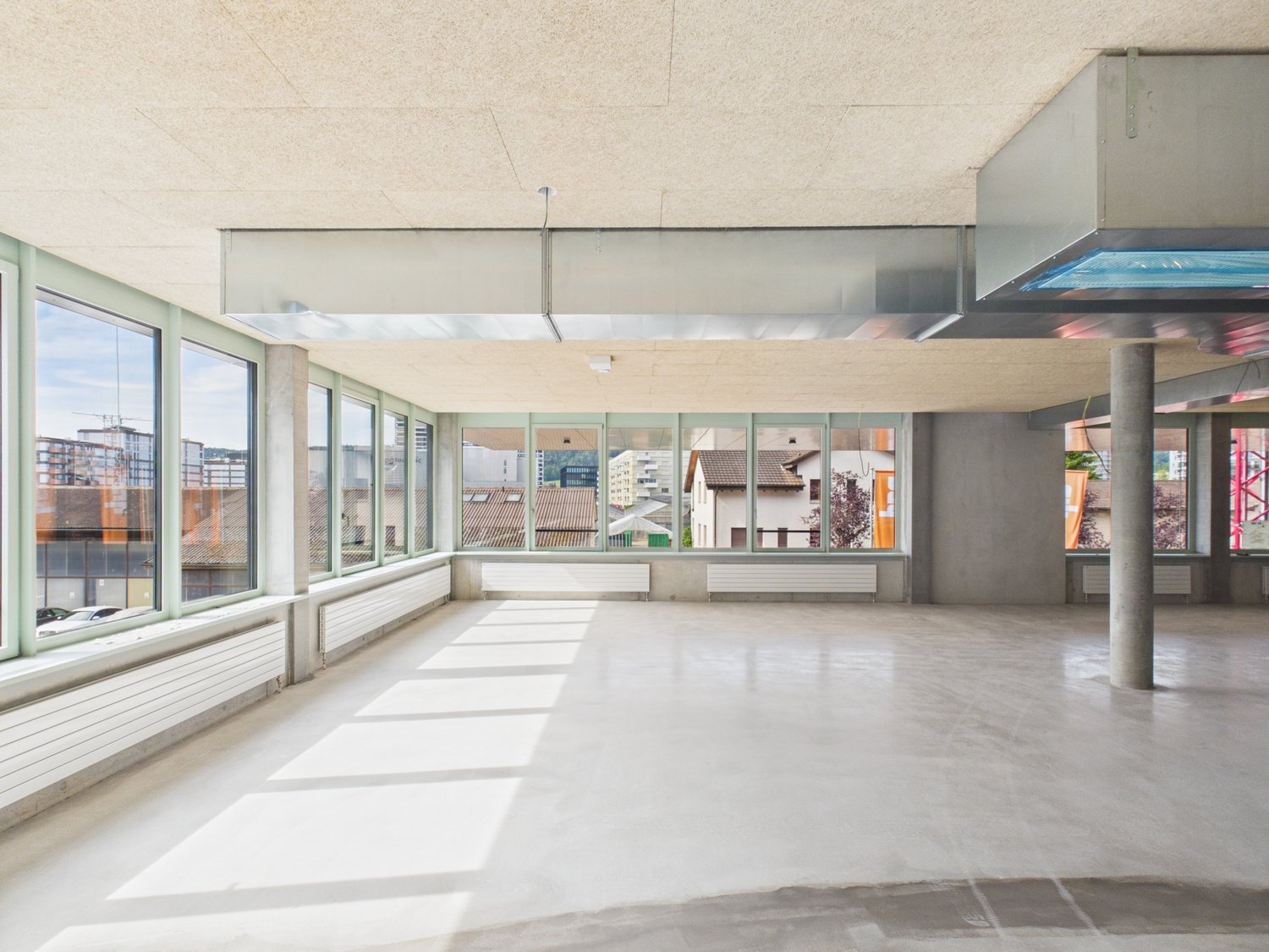 1537m² office