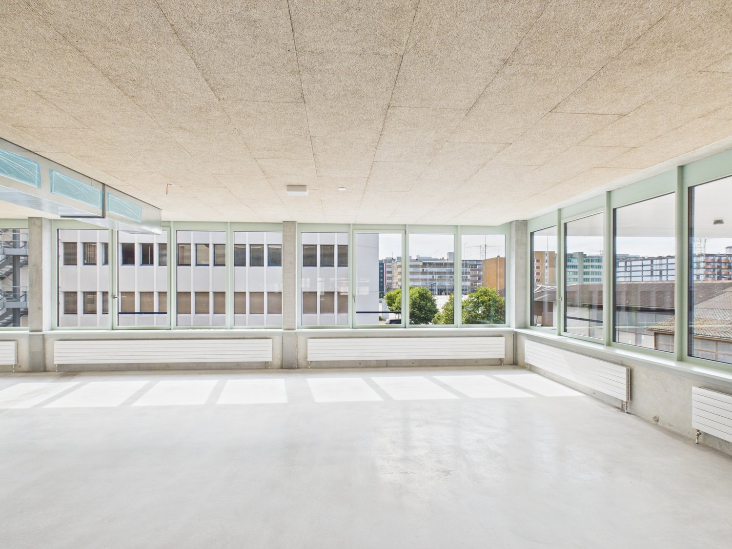 1537m² office