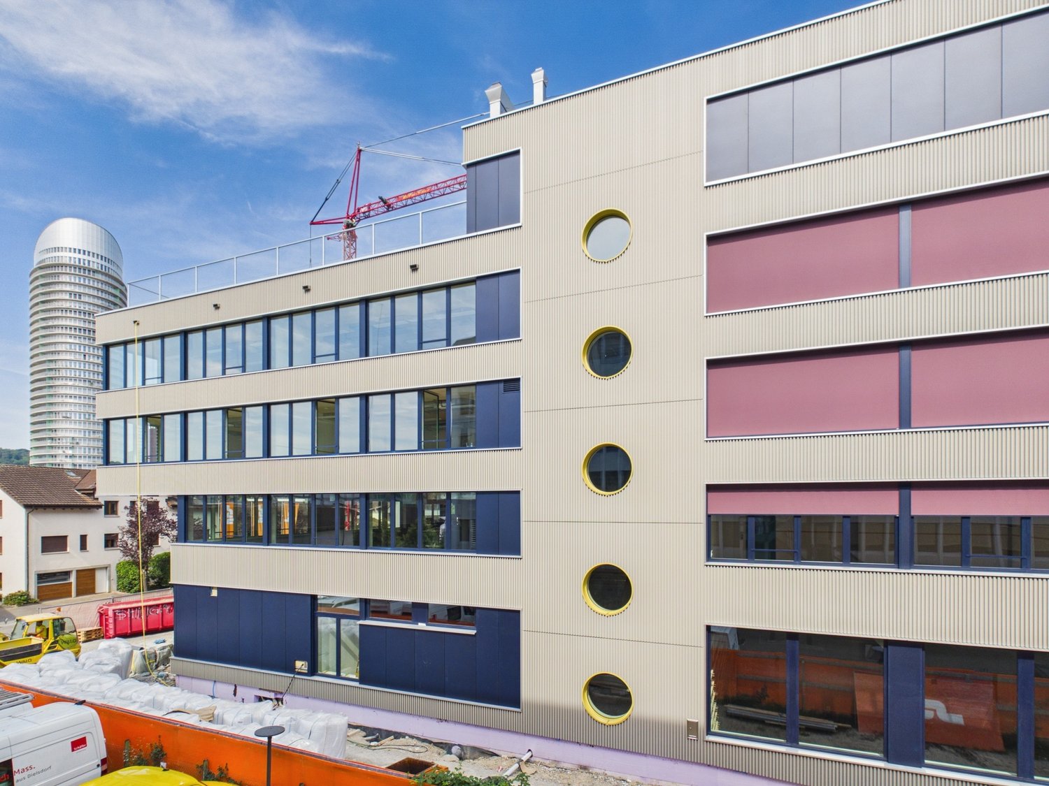 1537m² office