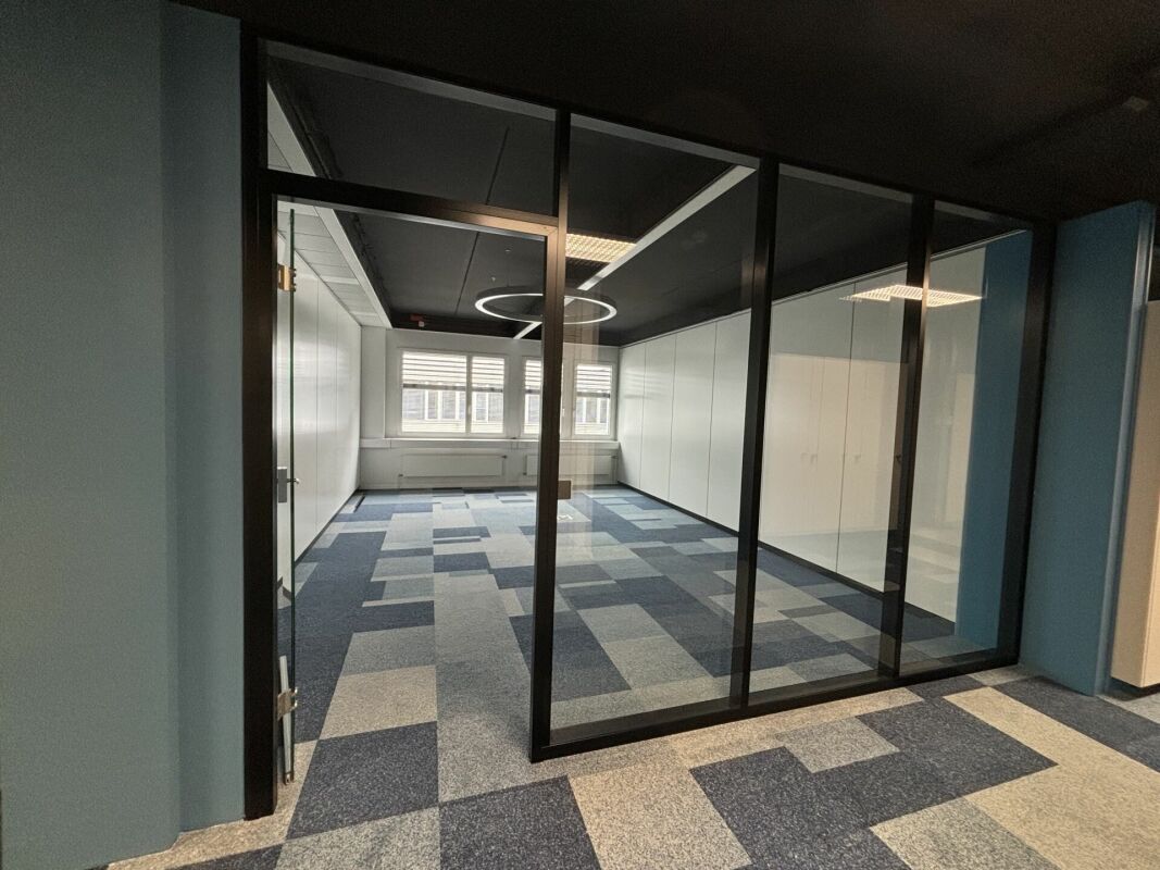 970m² office