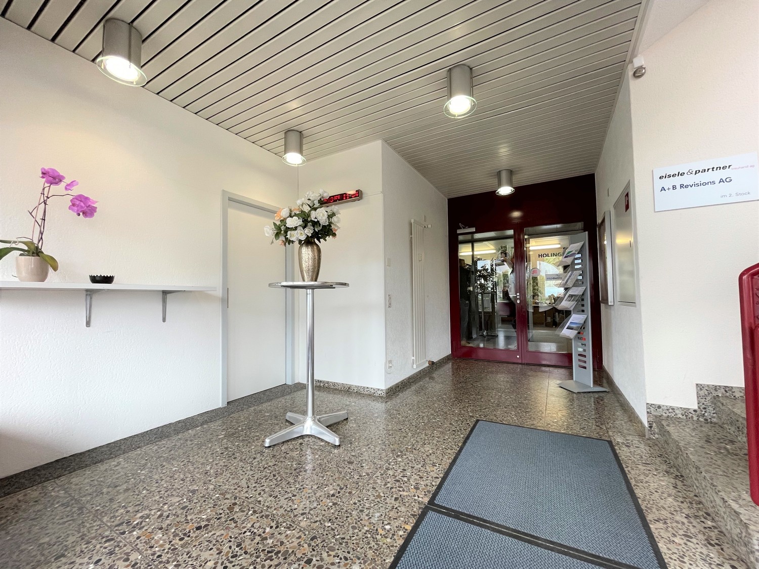 100-205m² commercial