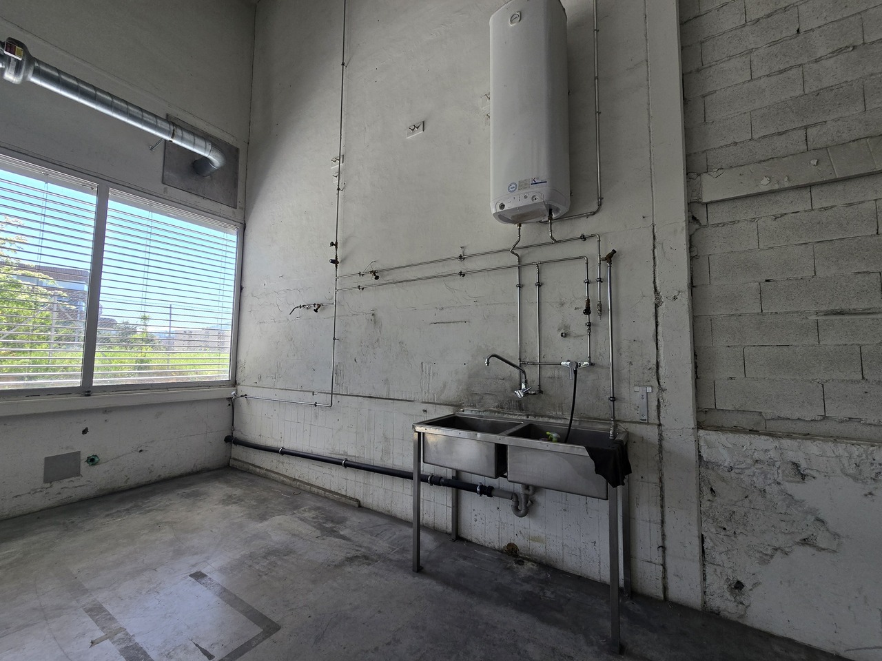 1066m² industrial object