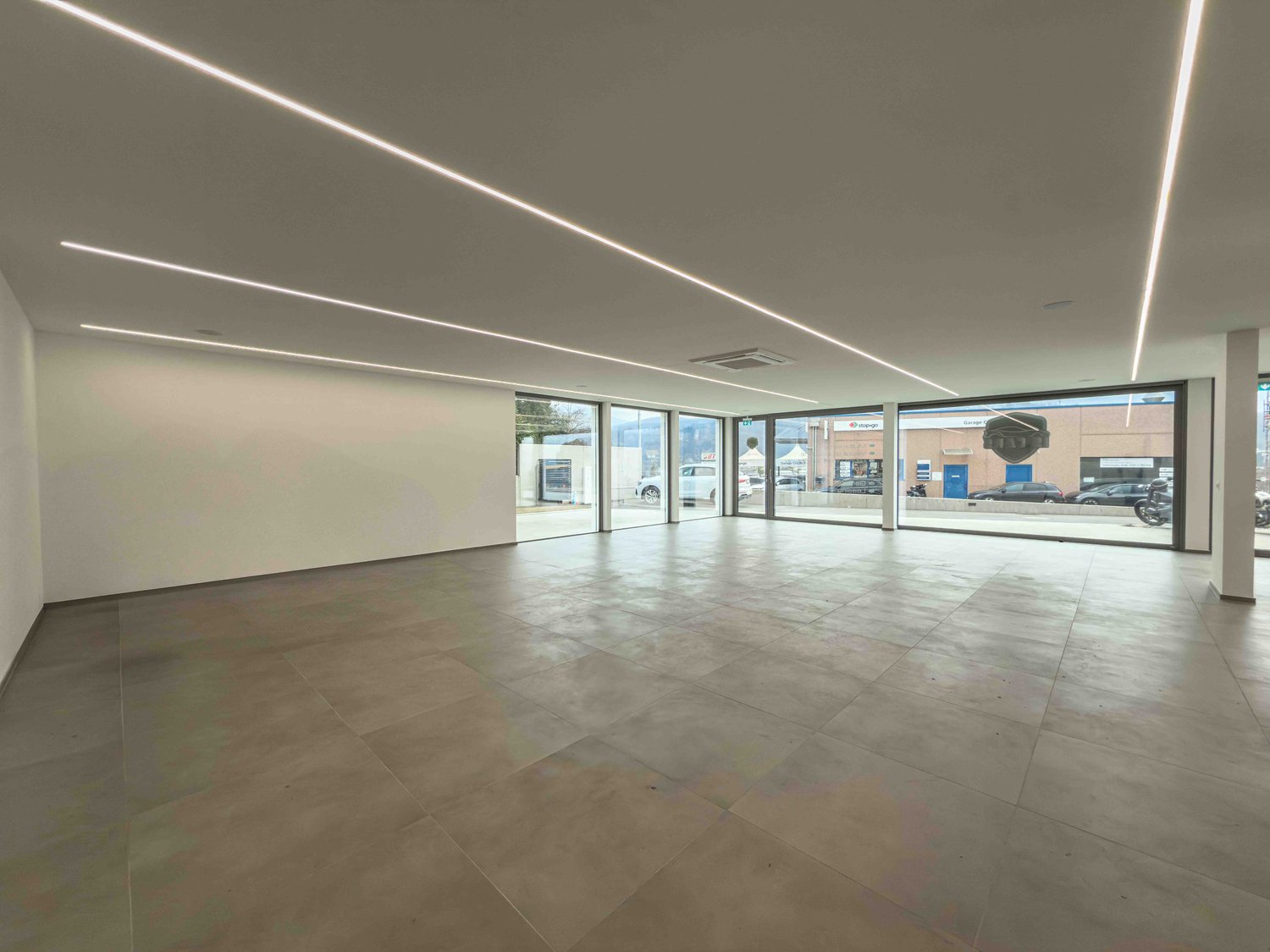 101m² shop