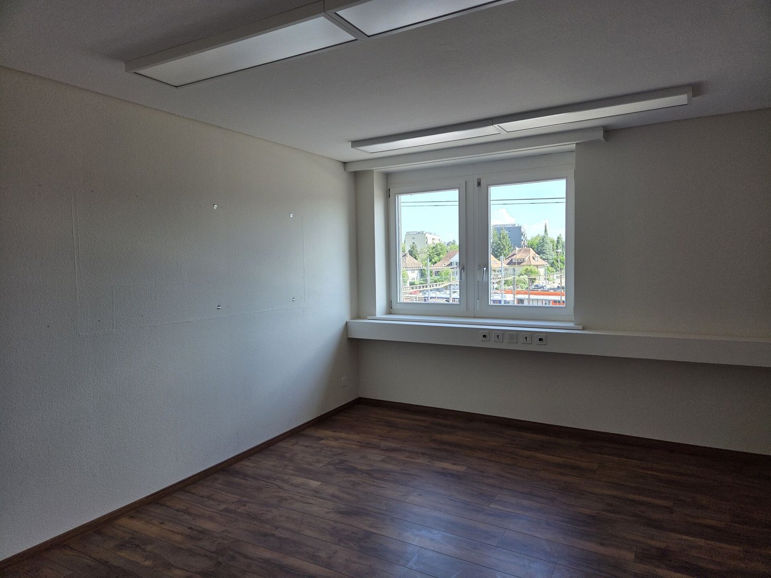 87m² office