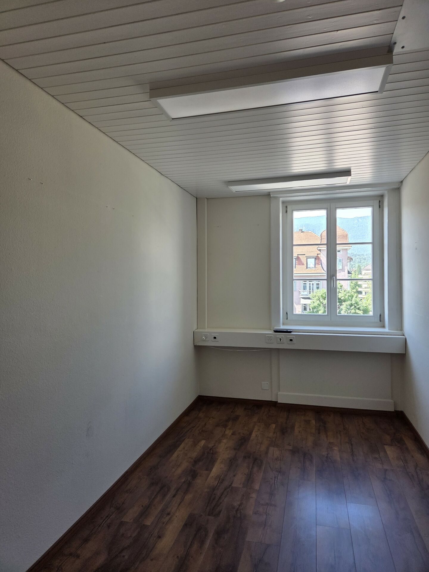 87m² office