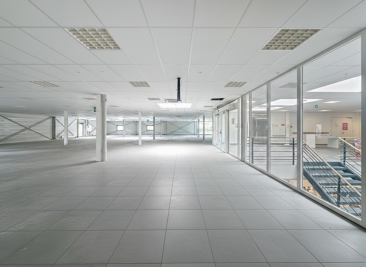 293-1665m² negozio