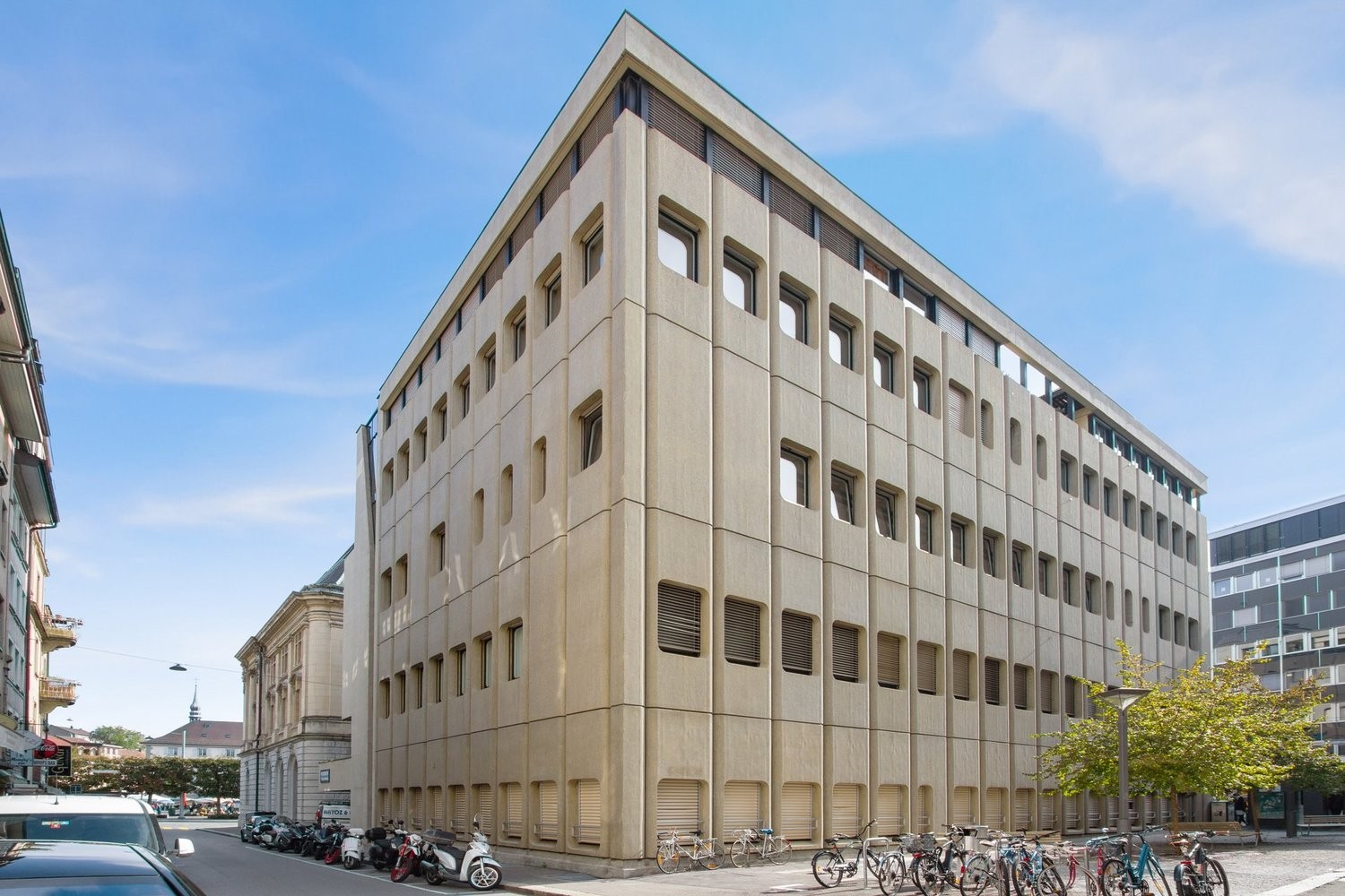 155m² office