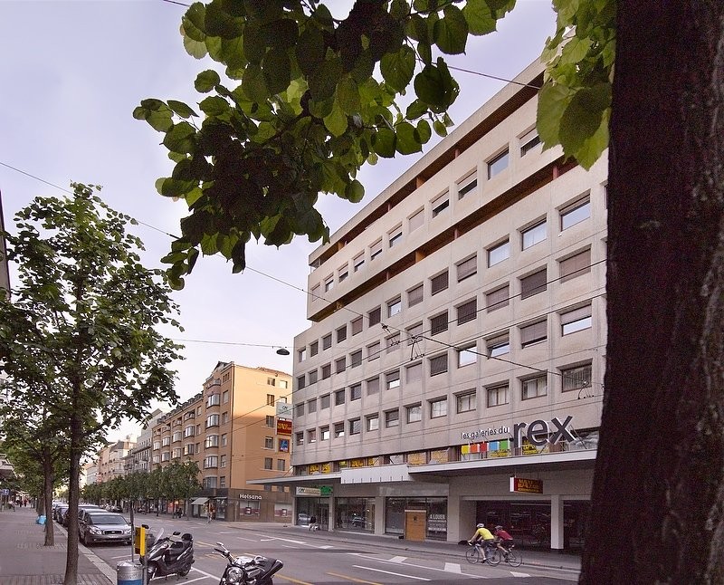 461m² shop