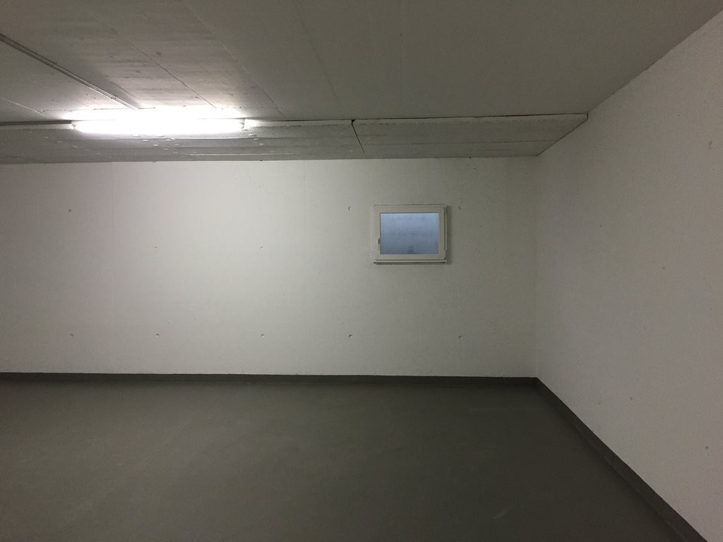 120m² storage room