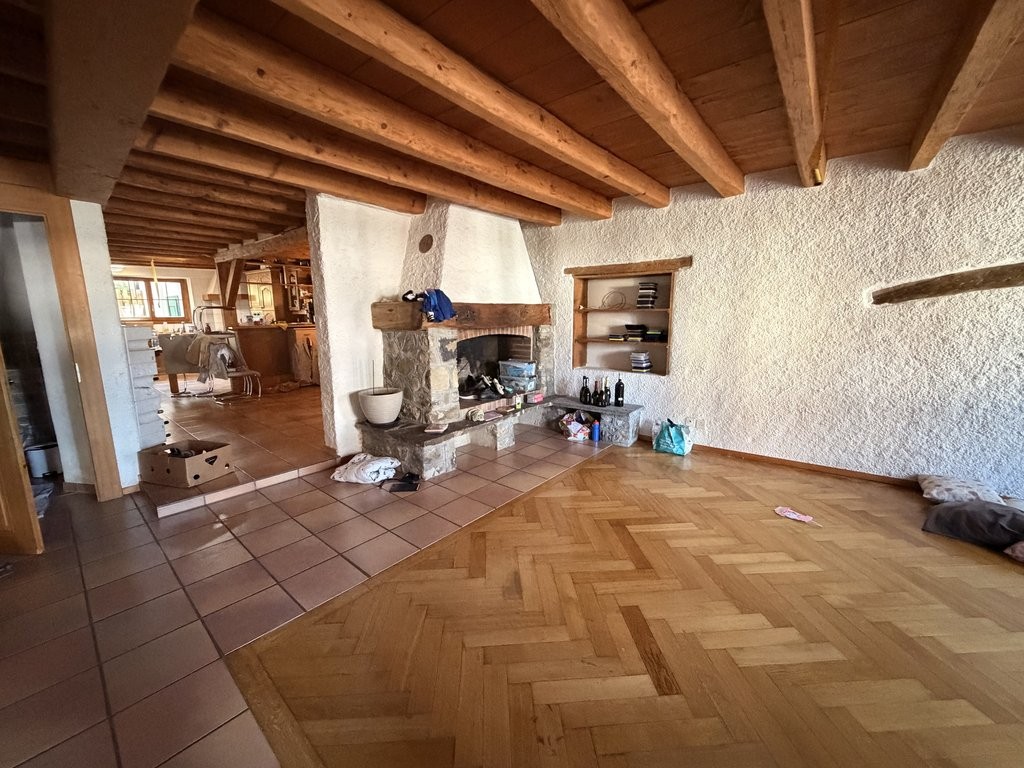 4 ½ Zimmer Duplex","description":"Diese ländliche Ecke wird Sie verwöhnen, zwischen Feldern und den umliegenden Wäldern. Restaurants, ein Schwimmbad sowie ein Supermarkt empfangen die Dorfbewohner. Geniessen Sie auch unverzüglich die frische Luft, der Ort eignet sich dafür besonders gut! **  
**   

