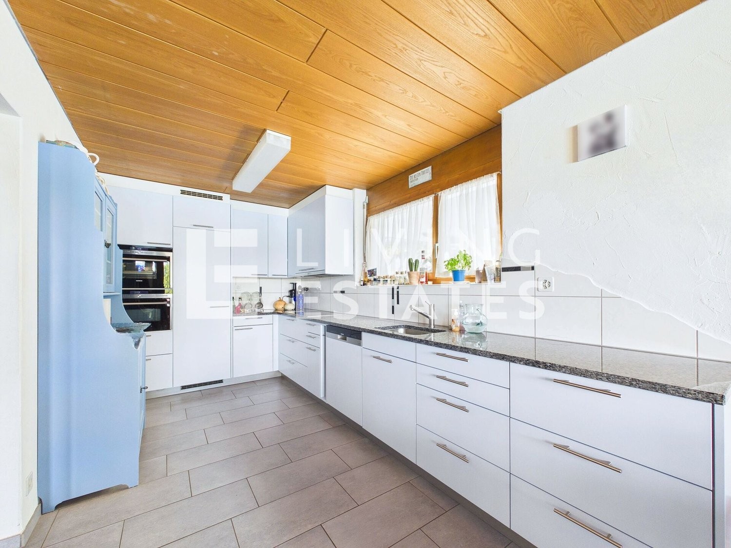 8 ½ rooms single house
