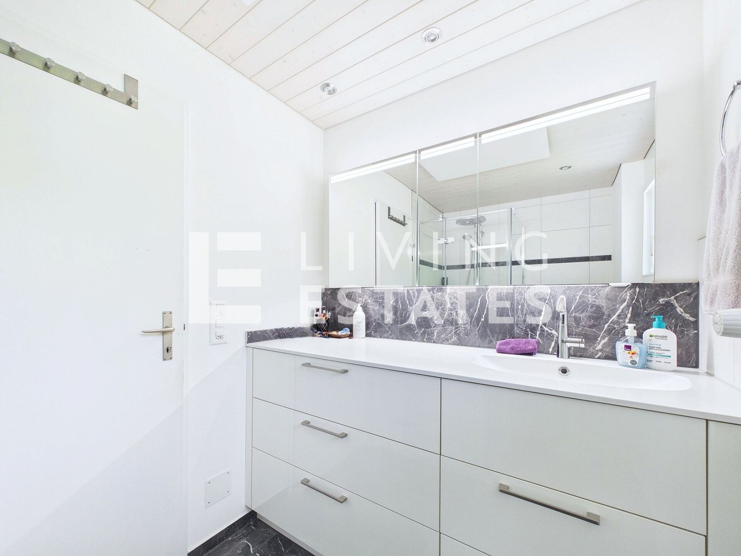8 ½ rooms single house