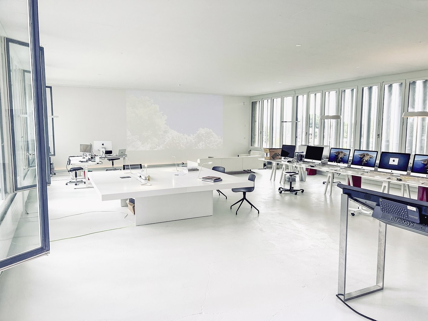 144m² office