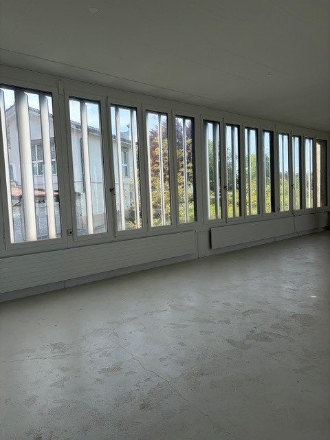 144m² office