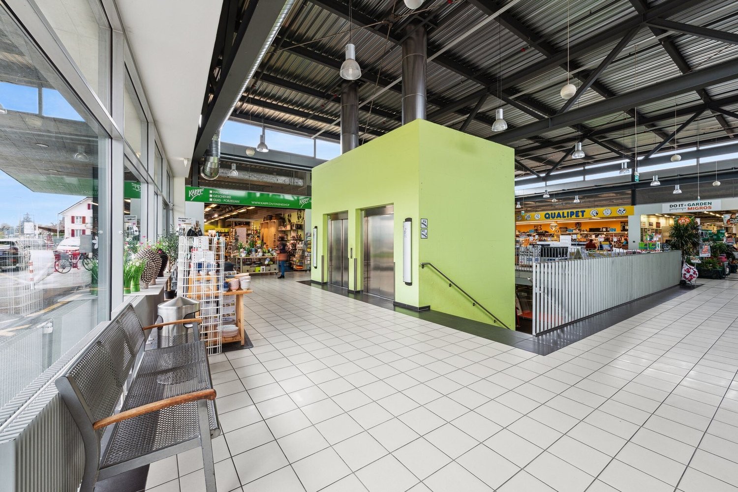 190m² negozio