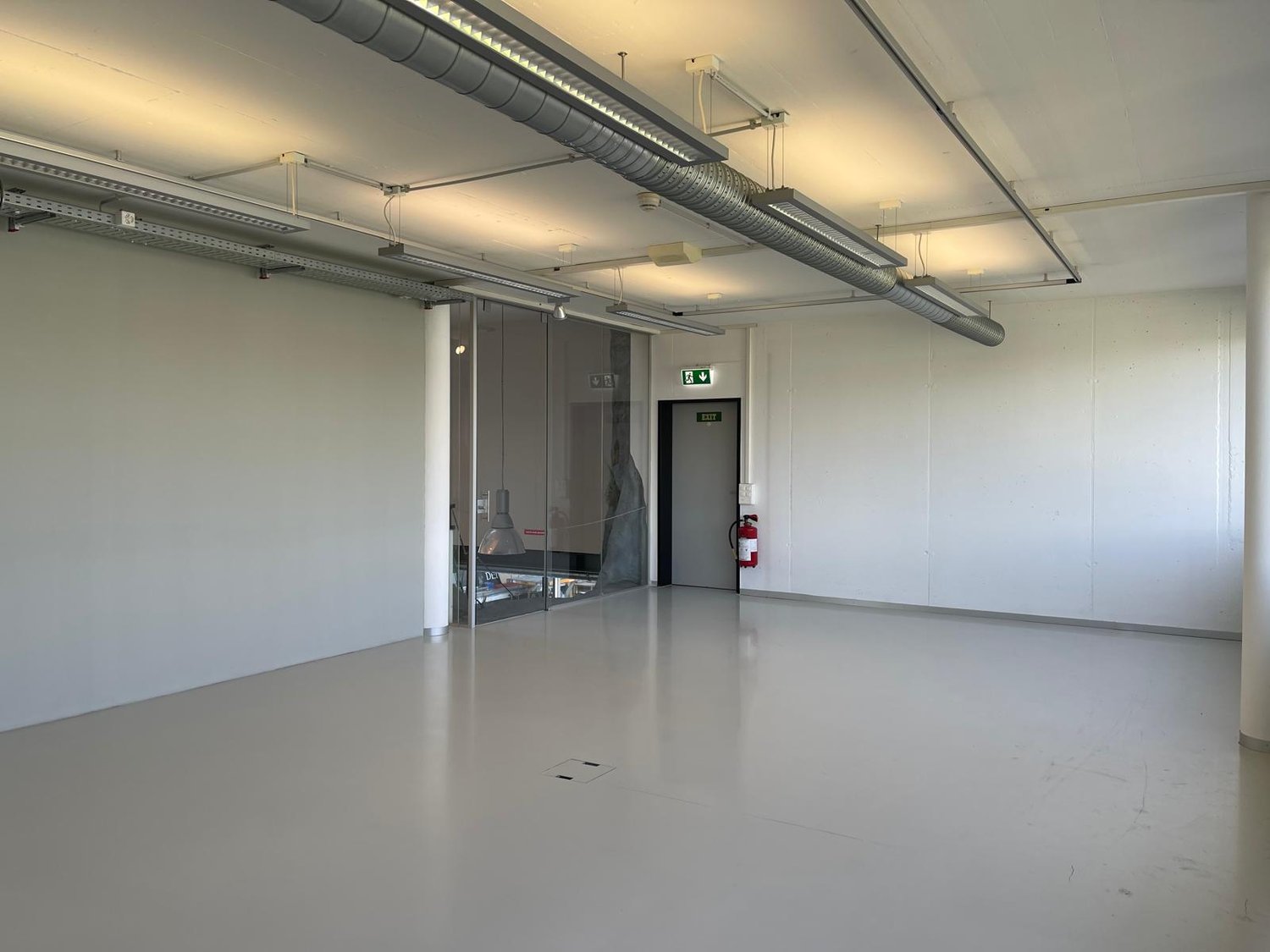 58m² office