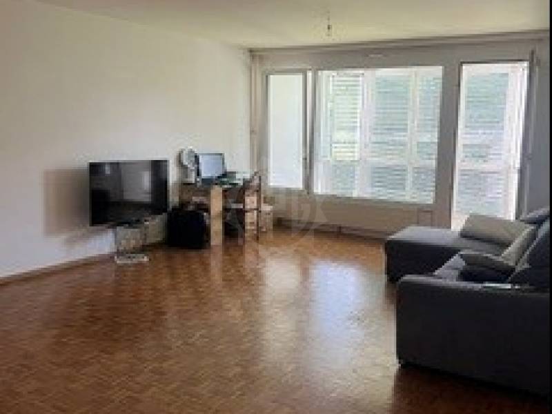 5 rooms apartment