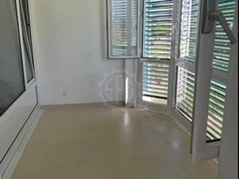 5 rooms apartment