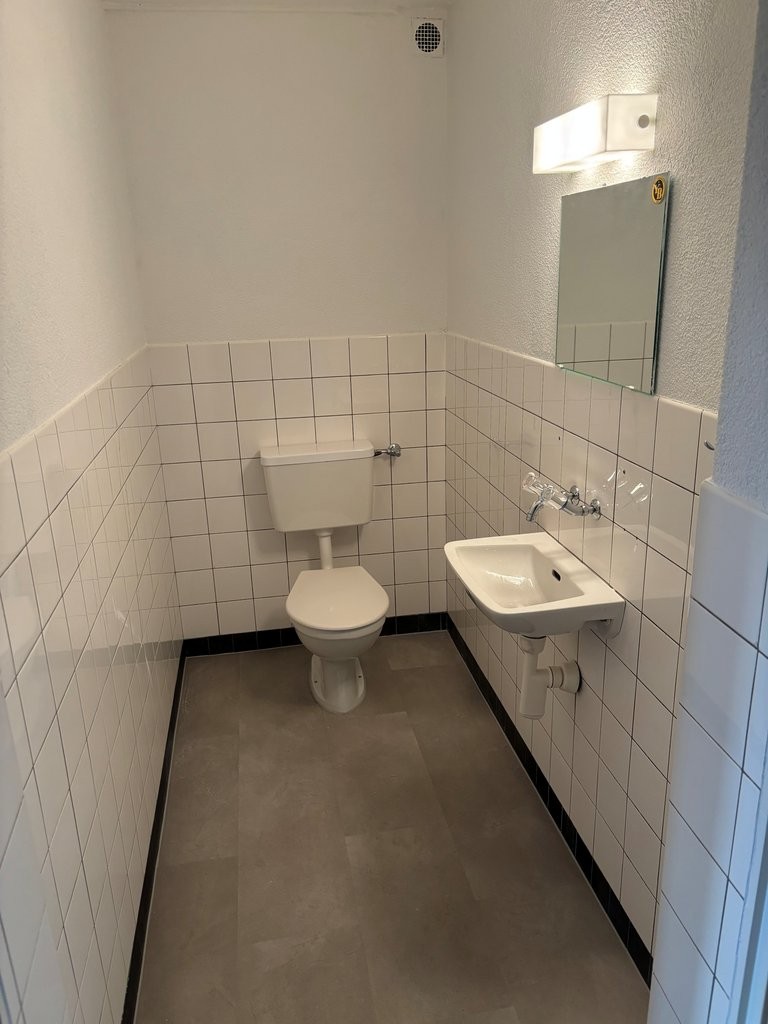 70m² commercial