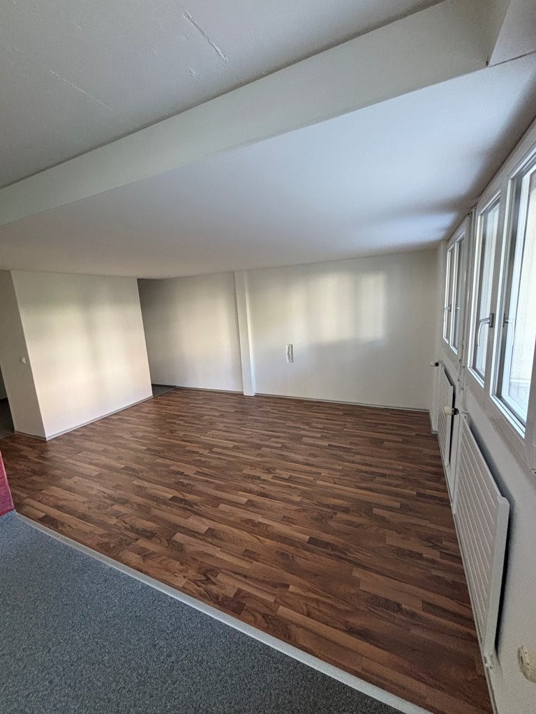 70m² commercial