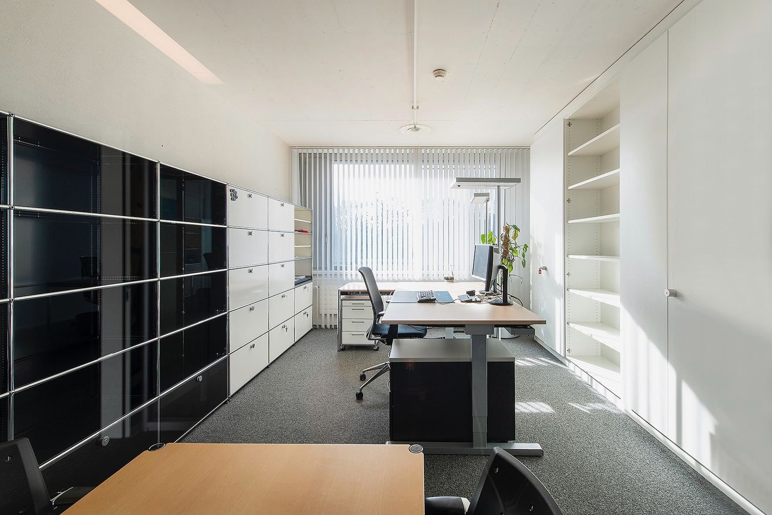 402m² office