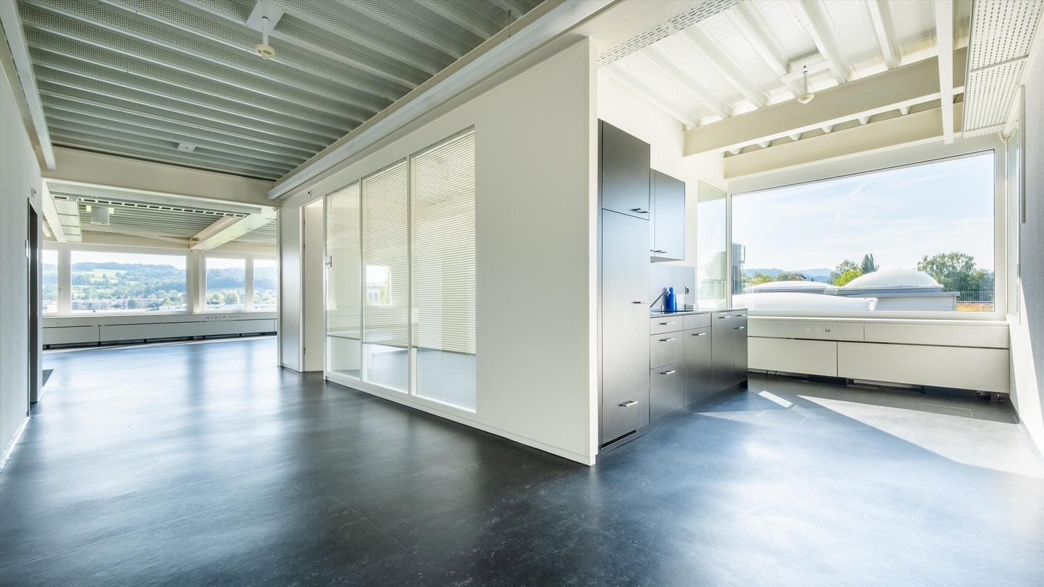 230m² office