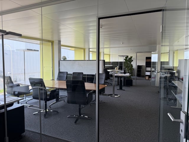 168m² office