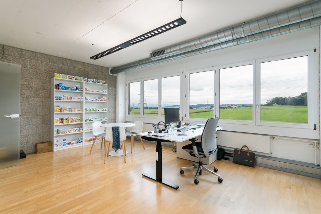 332m² office