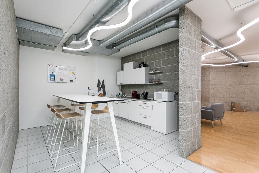332m² office