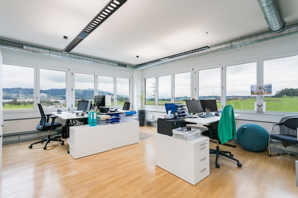 332m² office