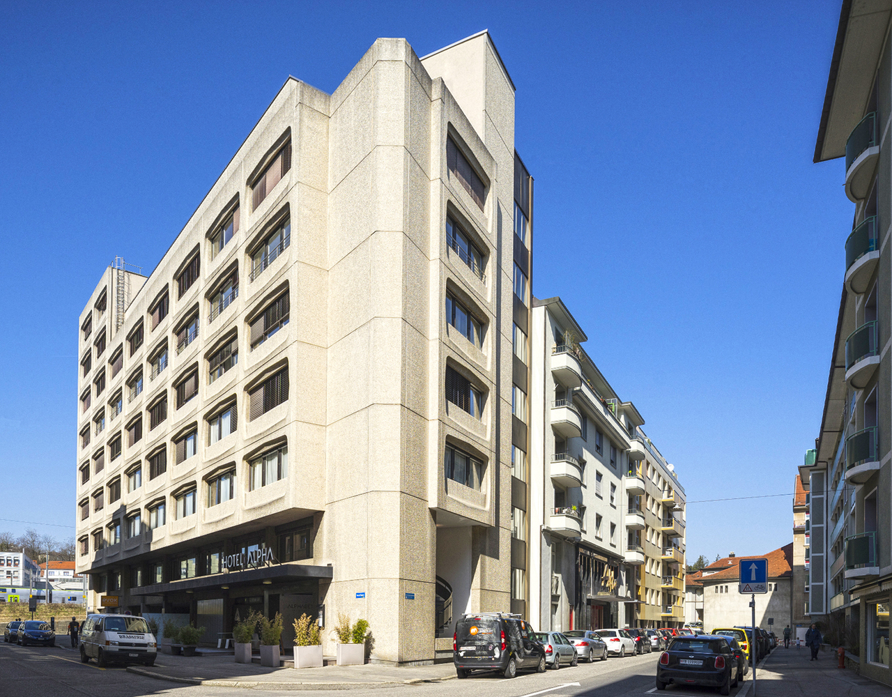 84m² office
