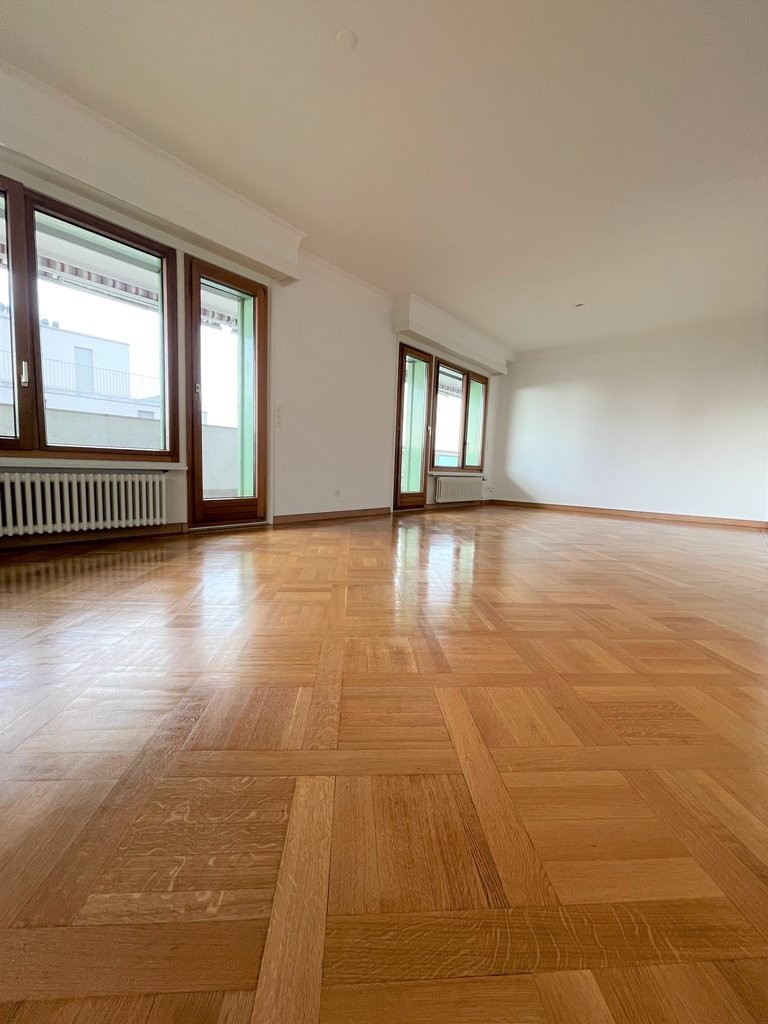 6 rooms apartment