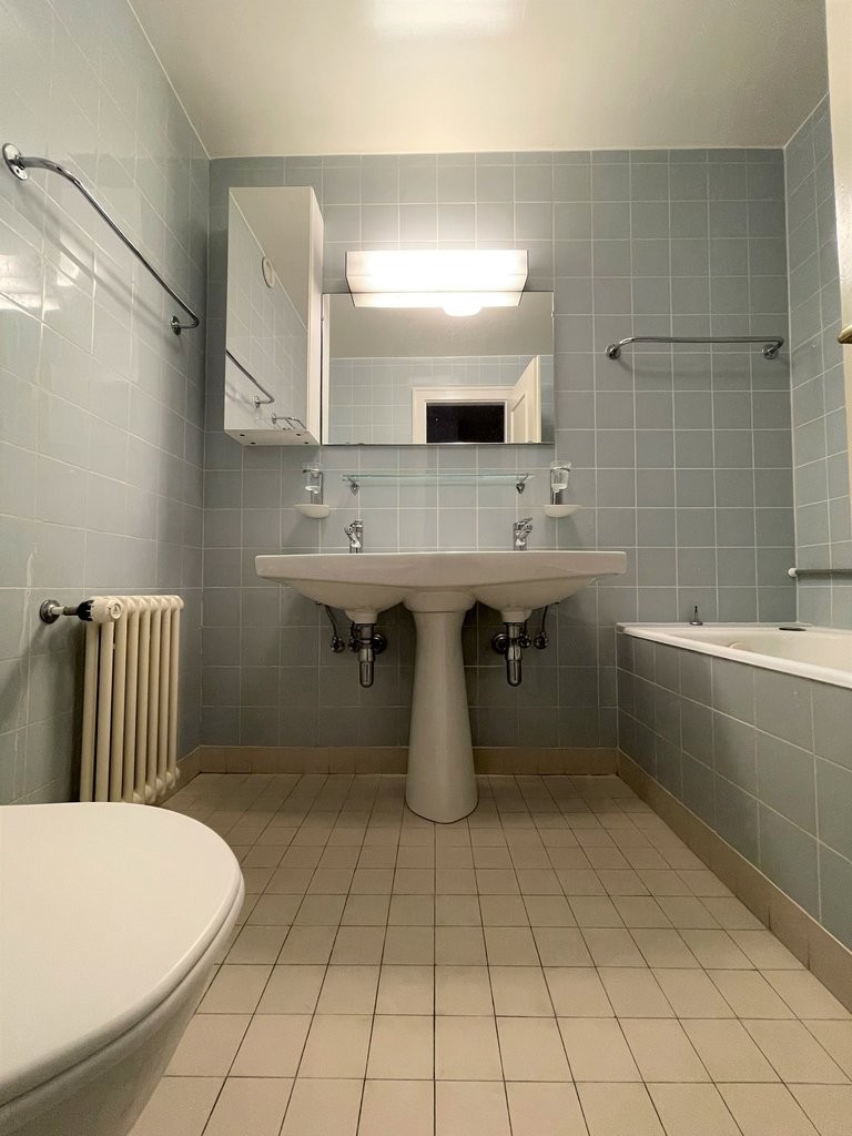 6 rooms apartment