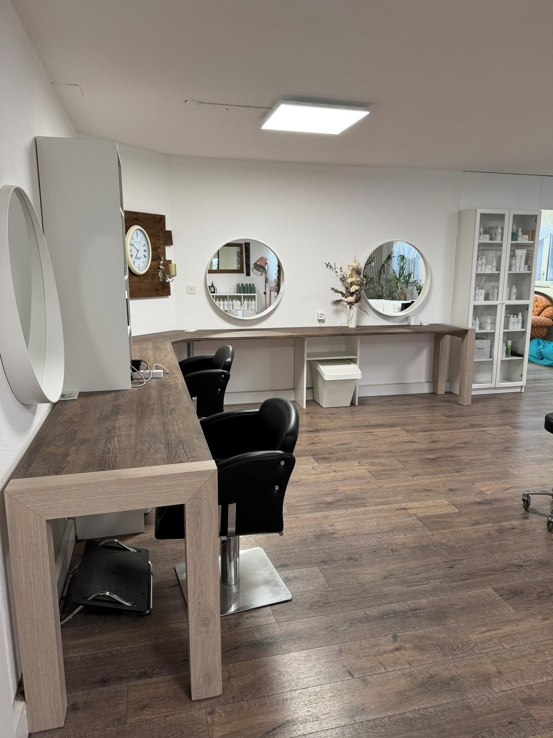 80m² commercial