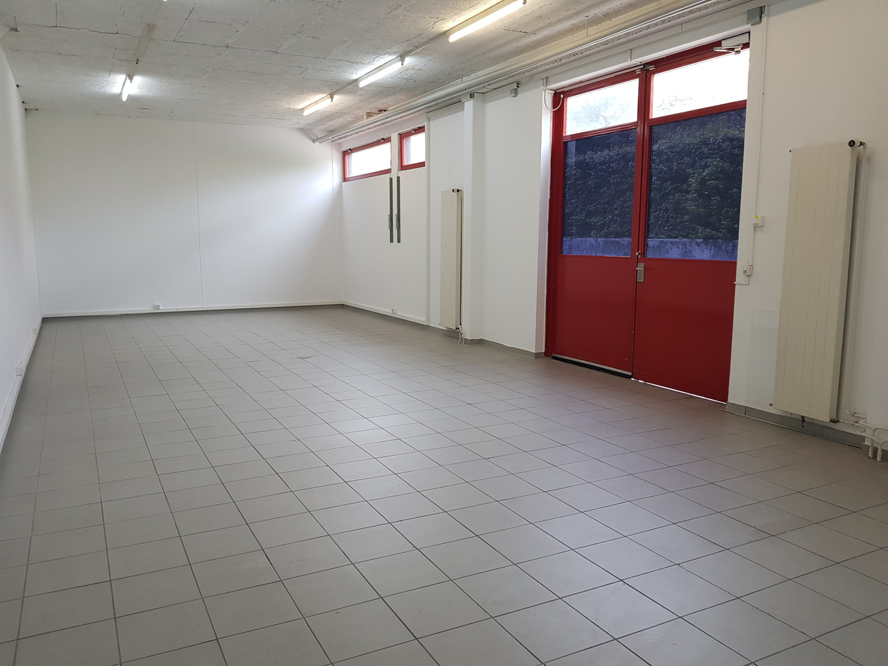 240m² commercial