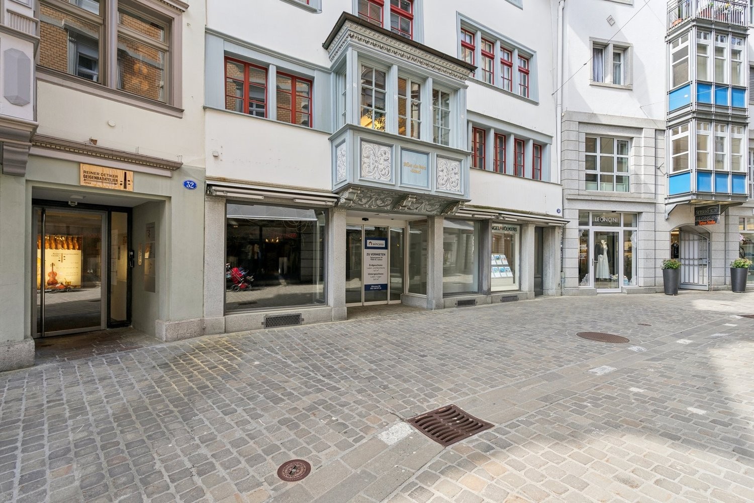 130m² shop