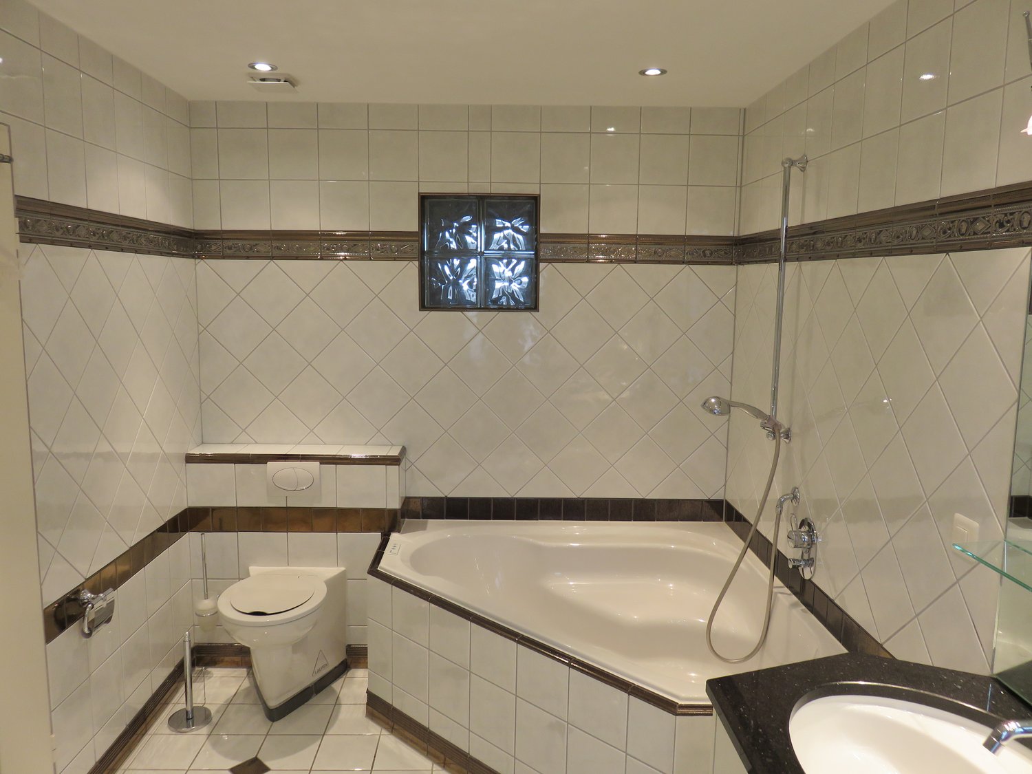 5 rooms apartment