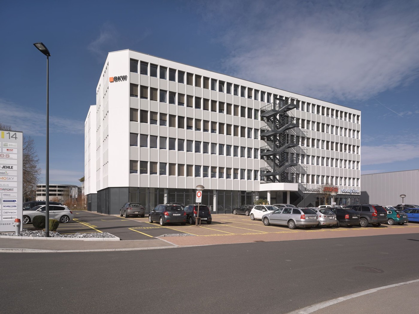 166m² office
