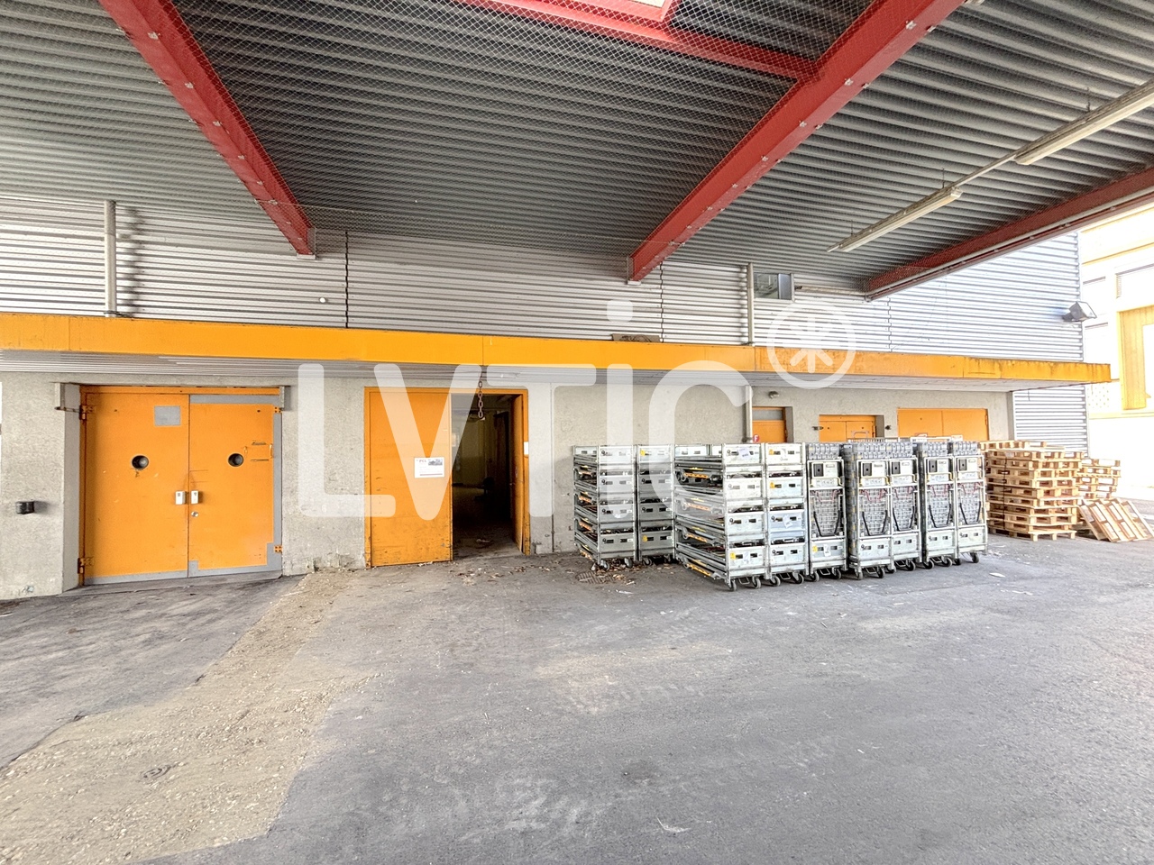 750m² di deposito