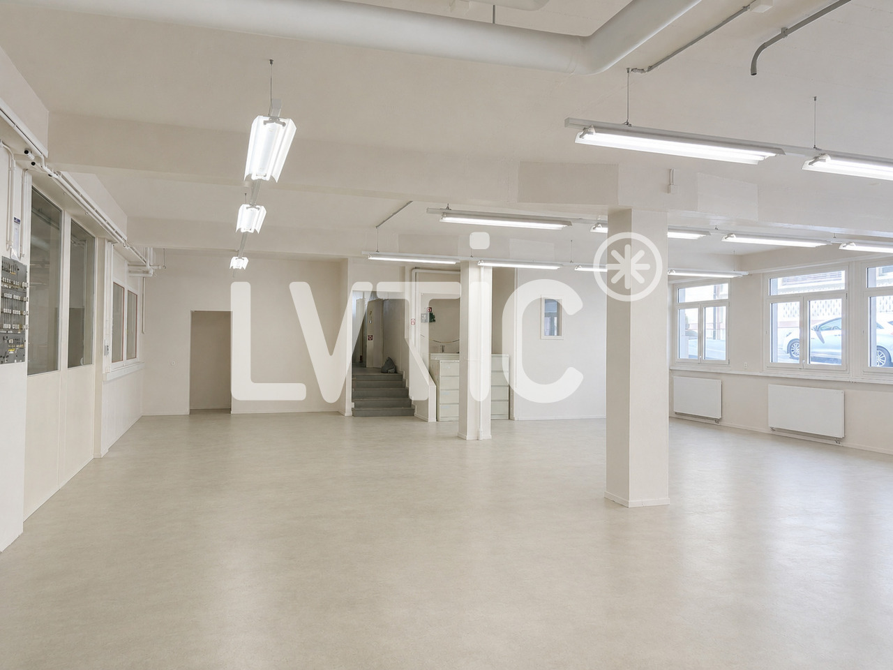 750m² di deposito