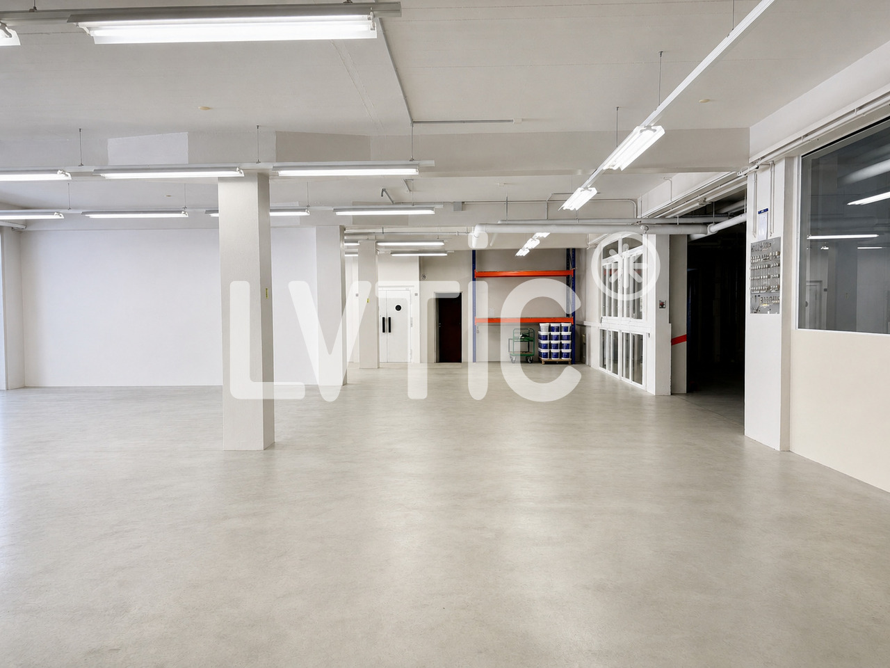 750m² di deposito