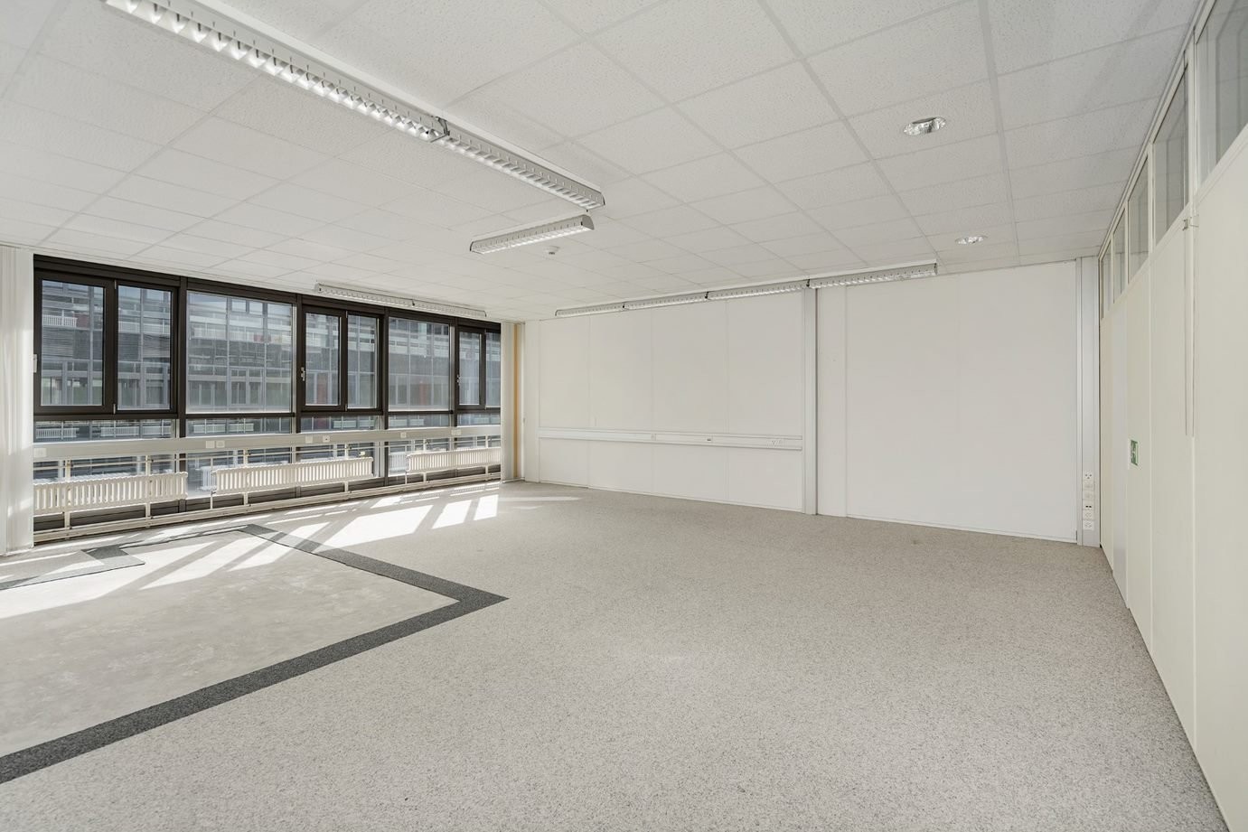 64m² office